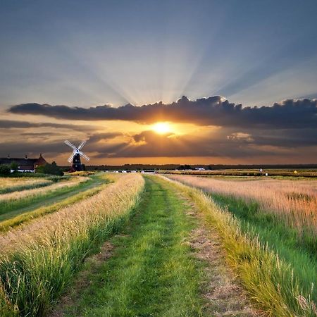 Superb Stokesby Barn Apartment - Norfolk Broads & Norwich Eksteriør bilde